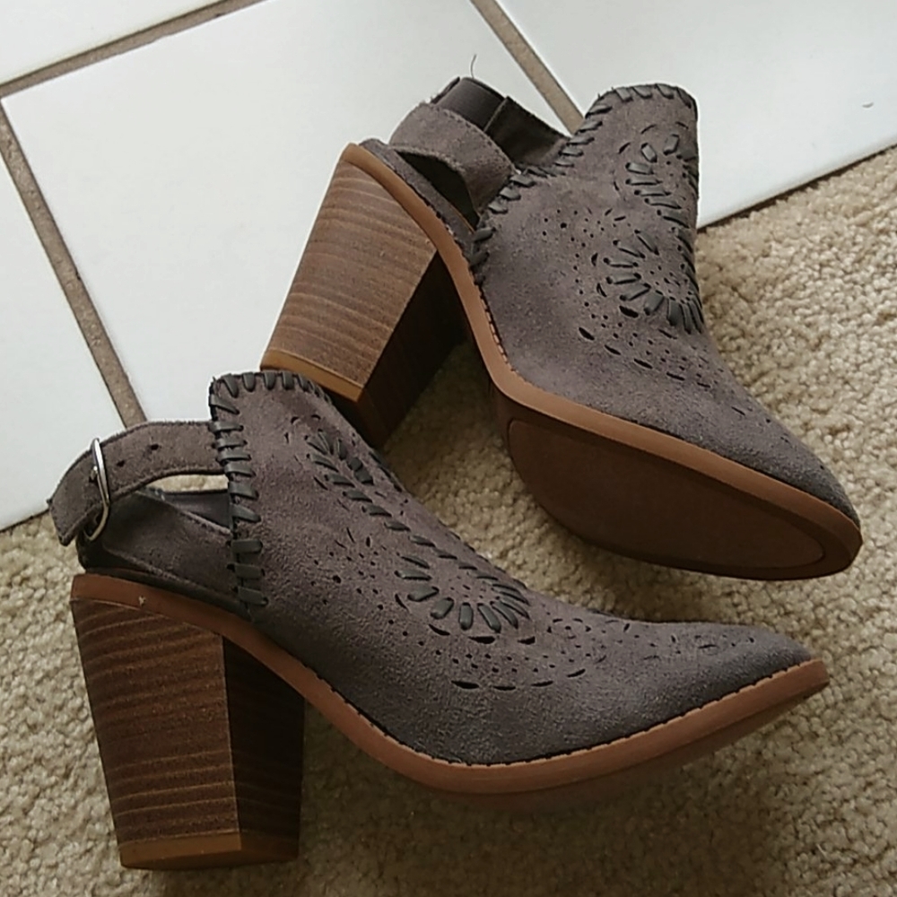 New Mules/Heels Gray Suede 6.5